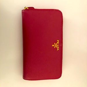 Prada wallet material- saffiano medal  color- Peonia